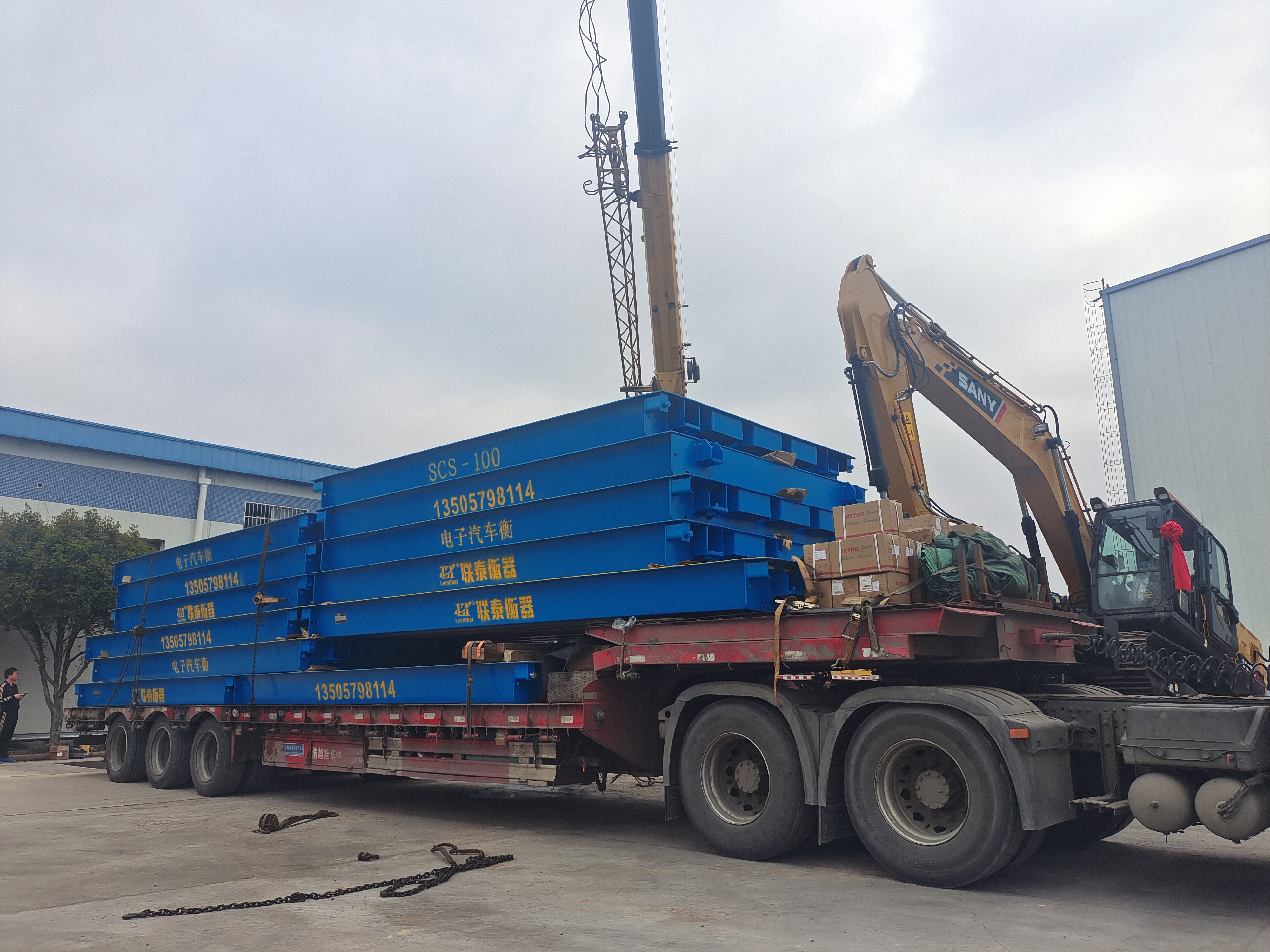 大型地磅吊裝現(xiàn)場(chǎng)